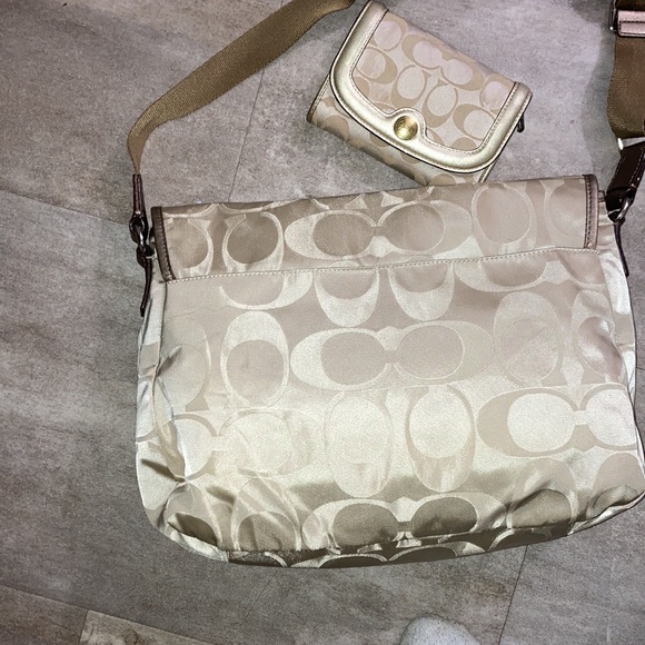 Coach 2piece - Picture 4 of 12